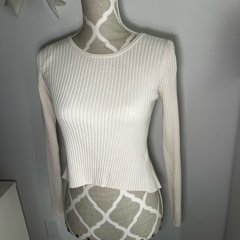 Elegant Cream Ribbed Women's Top - Picture 4 of 5